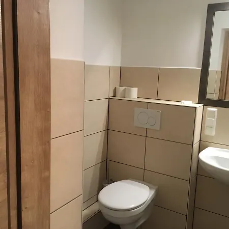 Готель Hotel-pension Zum Paradies 2*