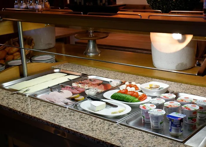 호텔 Hotel-pension Zum Paradies 2*